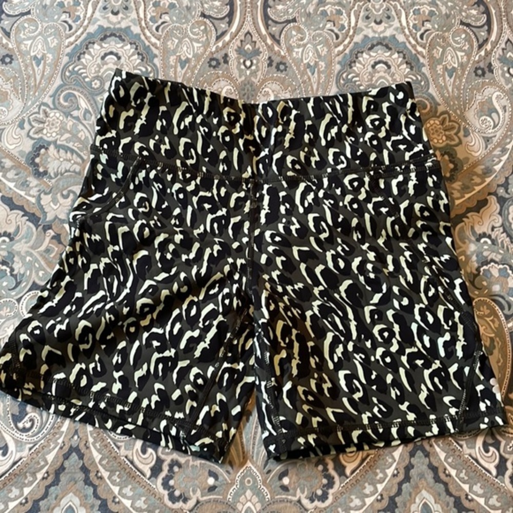 Sweaty Betty 6” Leopard Bike Shorts